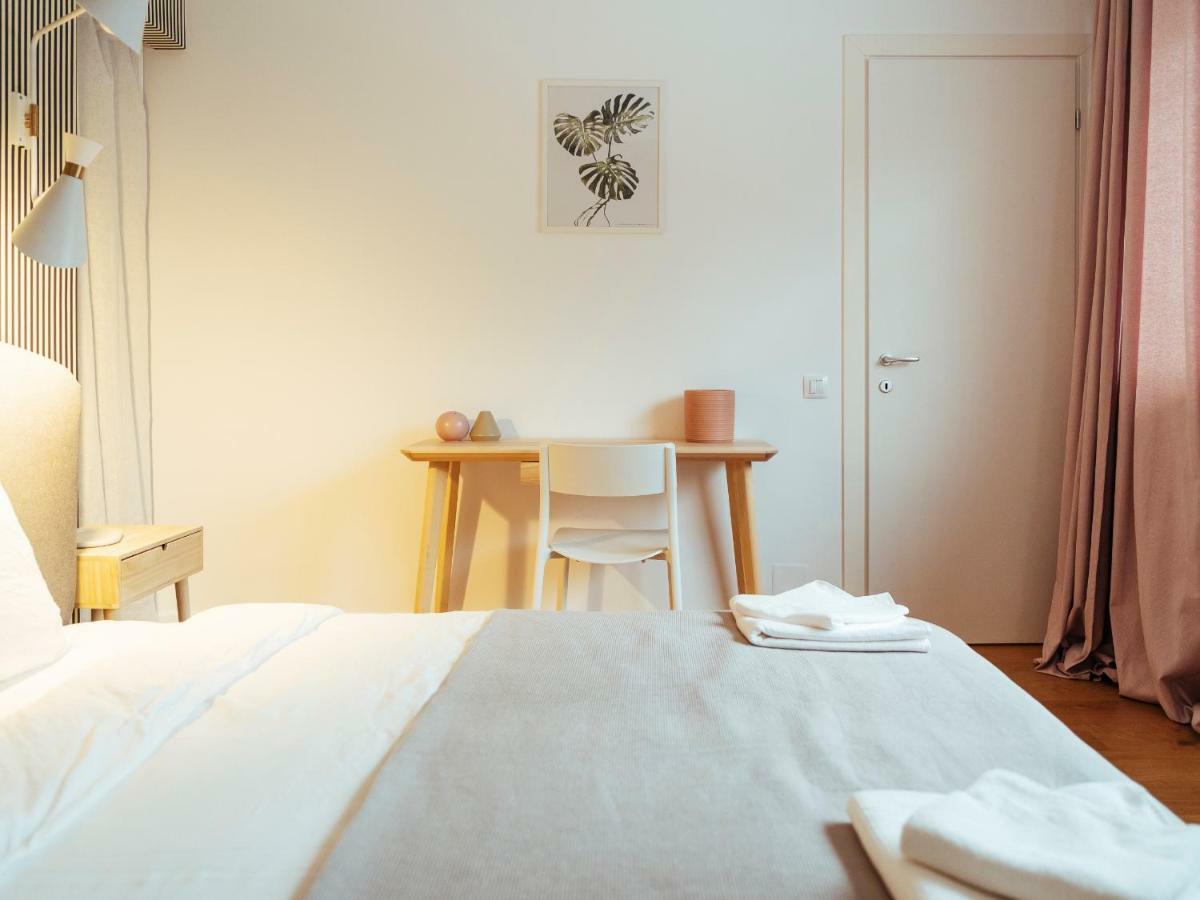 Boutique Luxury Flats - La Maison Du Petit Paris บูคาเรสต์ ภายนอก รูปภาพ